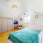 4 Bedroom Amazing In Sanilhac Holiday home Clavieras