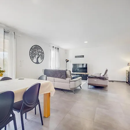 4 Bedroom Amazing In Sanilhac Clavieras