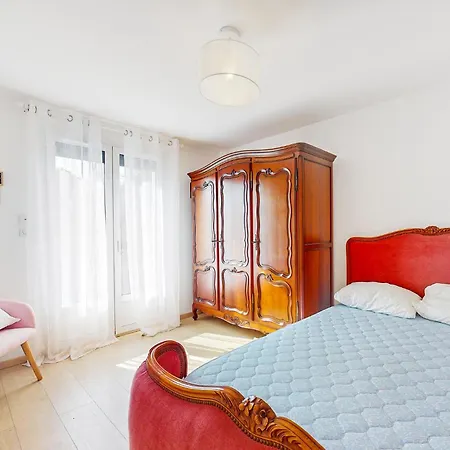 4 Bedroom Amazing In Sanilhac