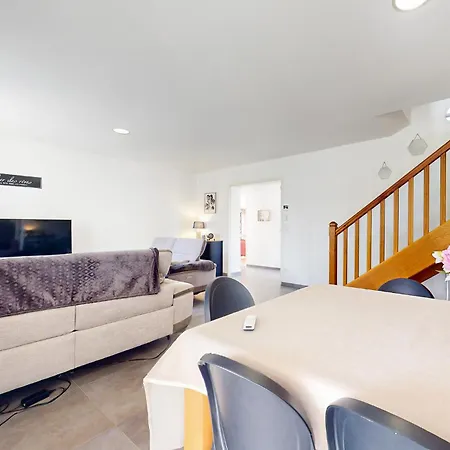 Holiday home 4 Bedroom Amazing In Sanilhac