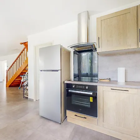 4 Bedroom Amazing In Sanilhac