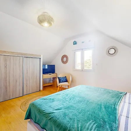 4 Bedroom Amazing In Sanilhac Prázdninový dům Clavieras