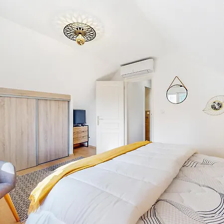 4 Bedroom Amazing In Sanilhac Clavieras