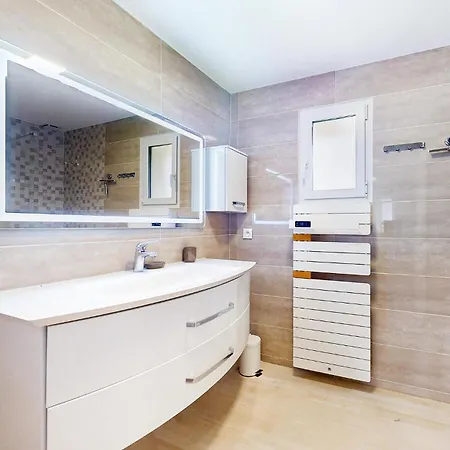 4 Bedroom Amazing In Sanilhac Prázdninový dům Clavieras